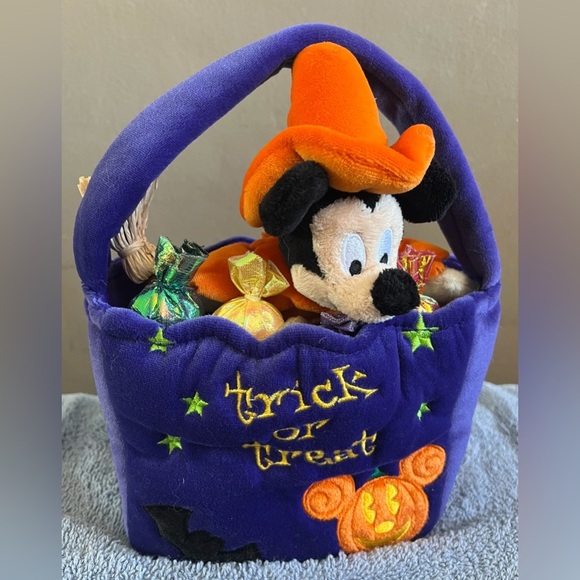Hostess Pick ☄️🥳 Disney Exclusive Mickey Mouse Trick Or Treat Bag - Picture 5 of 7